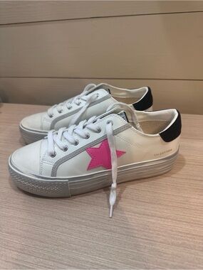 Vintage Havana Sneakers size 9. Never worn.